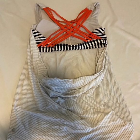 Lululemon Built in Bra Open Back Tank - Picture 2 of 3